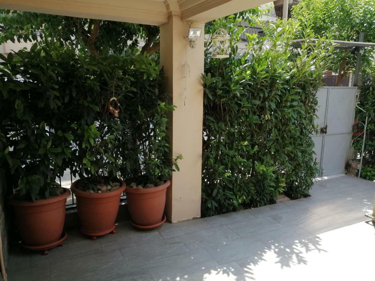 Modern Residence In The Center Of Trikala Exterior photo